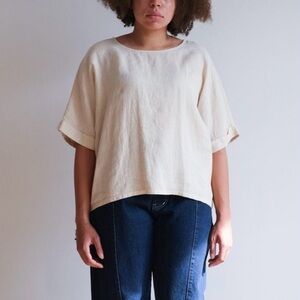 NWT Filosofia 100% linen Zoe top in vanilla